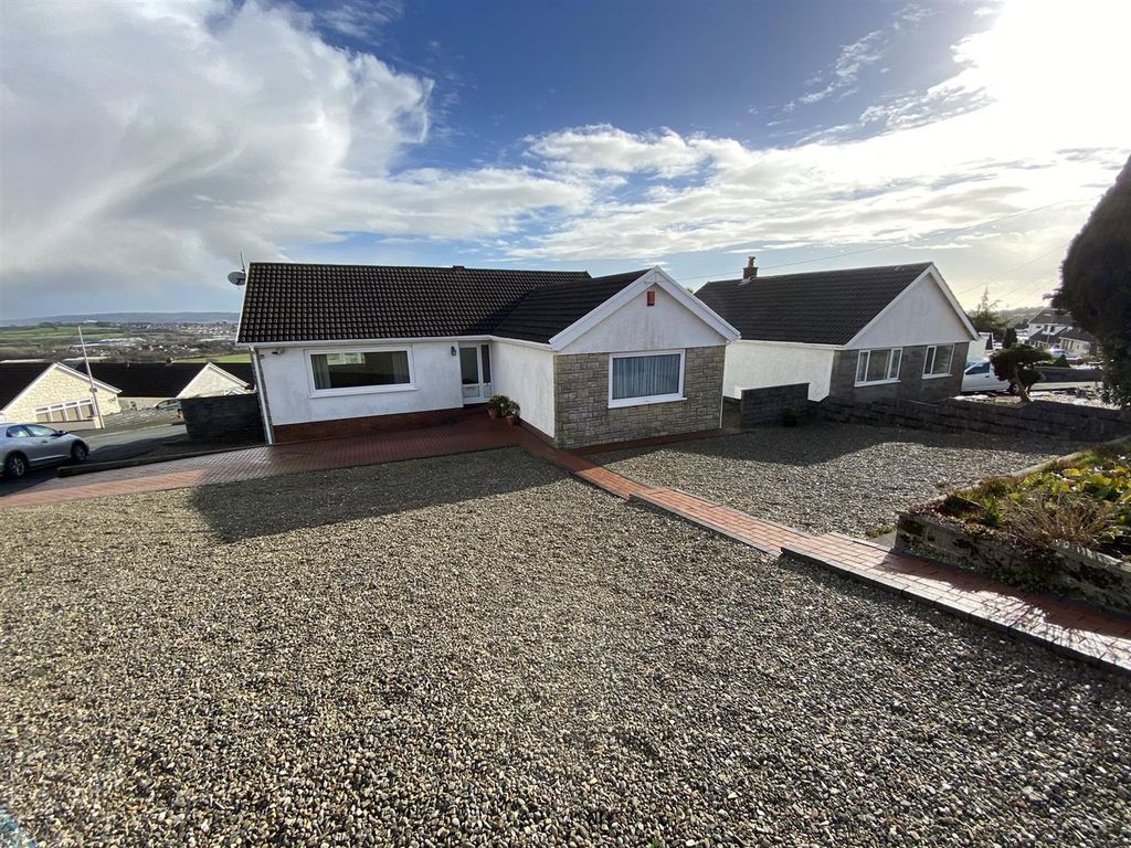 3 bed detached bungalow for sale in Tree Tops, Swiss Valley, Llanelli