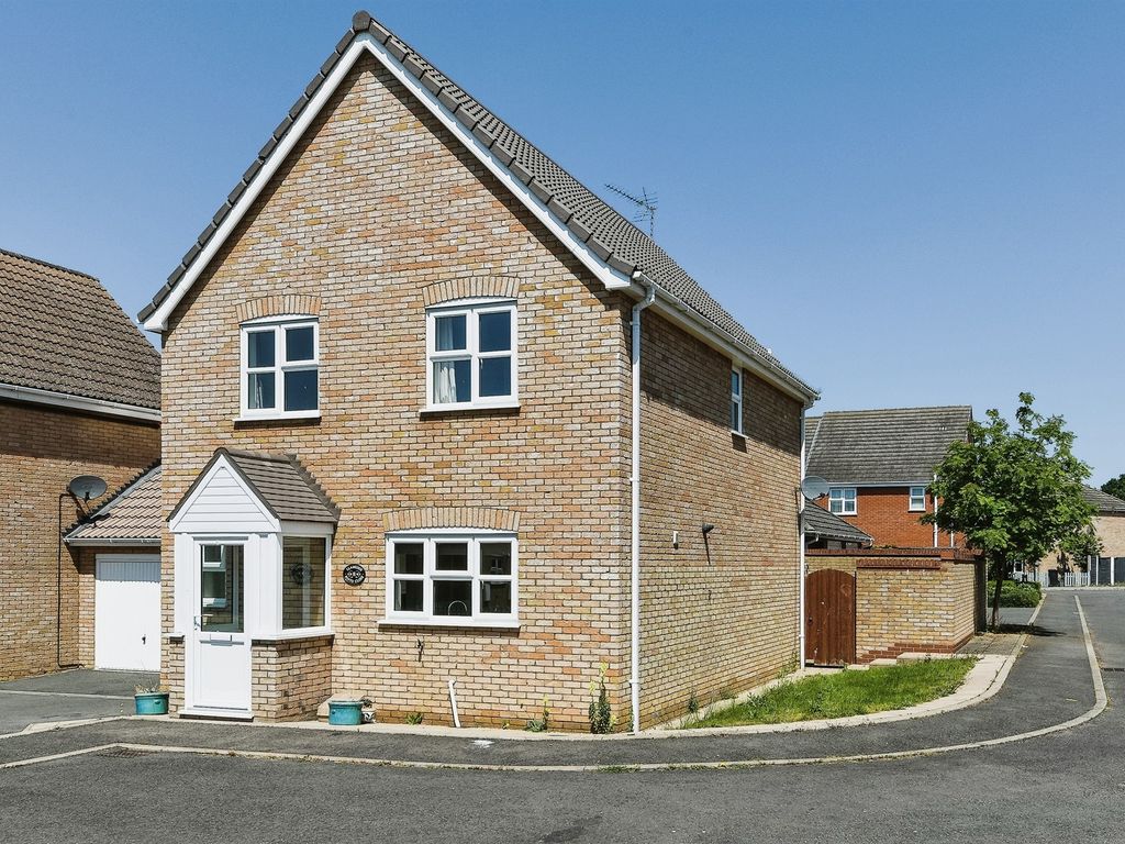 3 bed linkdetached house for sale in Pinto Close, Downham Market PE38