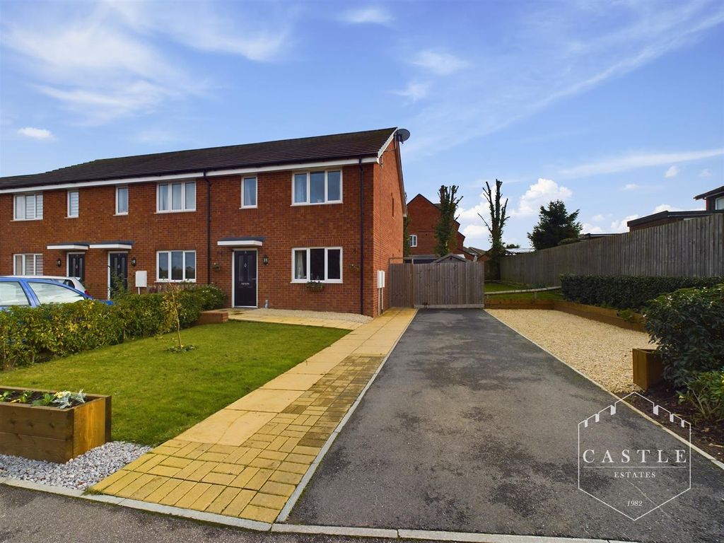 3 bed terraced house for sale in Donald Cobley Close, Hinckley LE10, £250,000 Zoopla