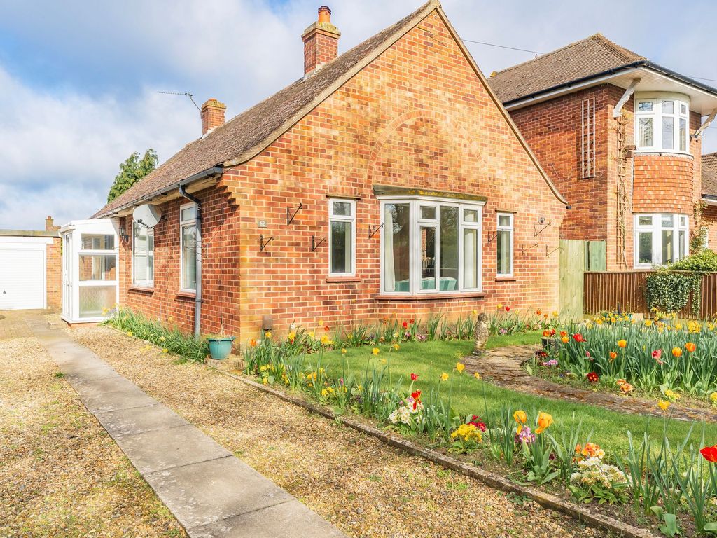 3 bed detached bungalow for sale in Ipswich Road, Norwich NR4, £375,000