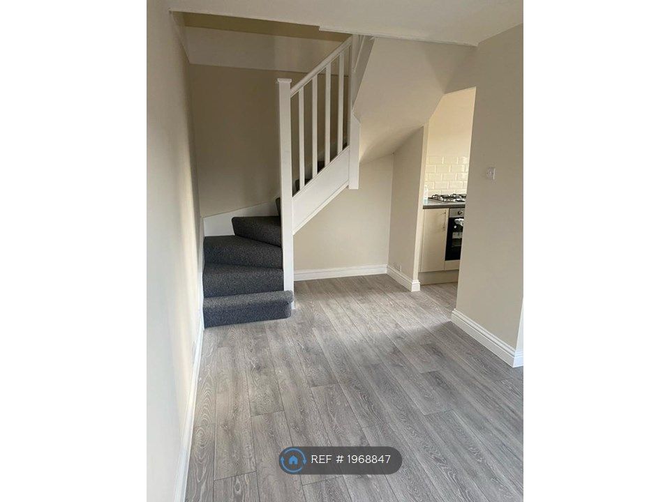 2 bed end terrace house to rent in Hambledon Close, Hillingdon UB8, £