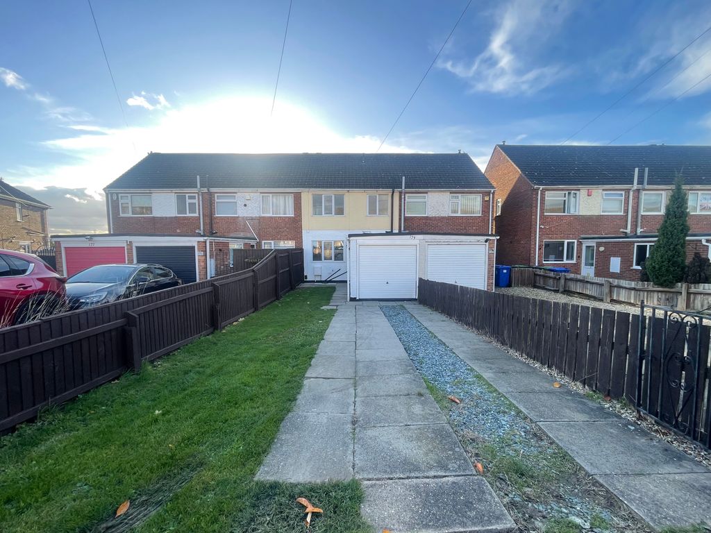 3 bed terraced house for sale in St. Nicholas Drive, Grimsby DN37, £