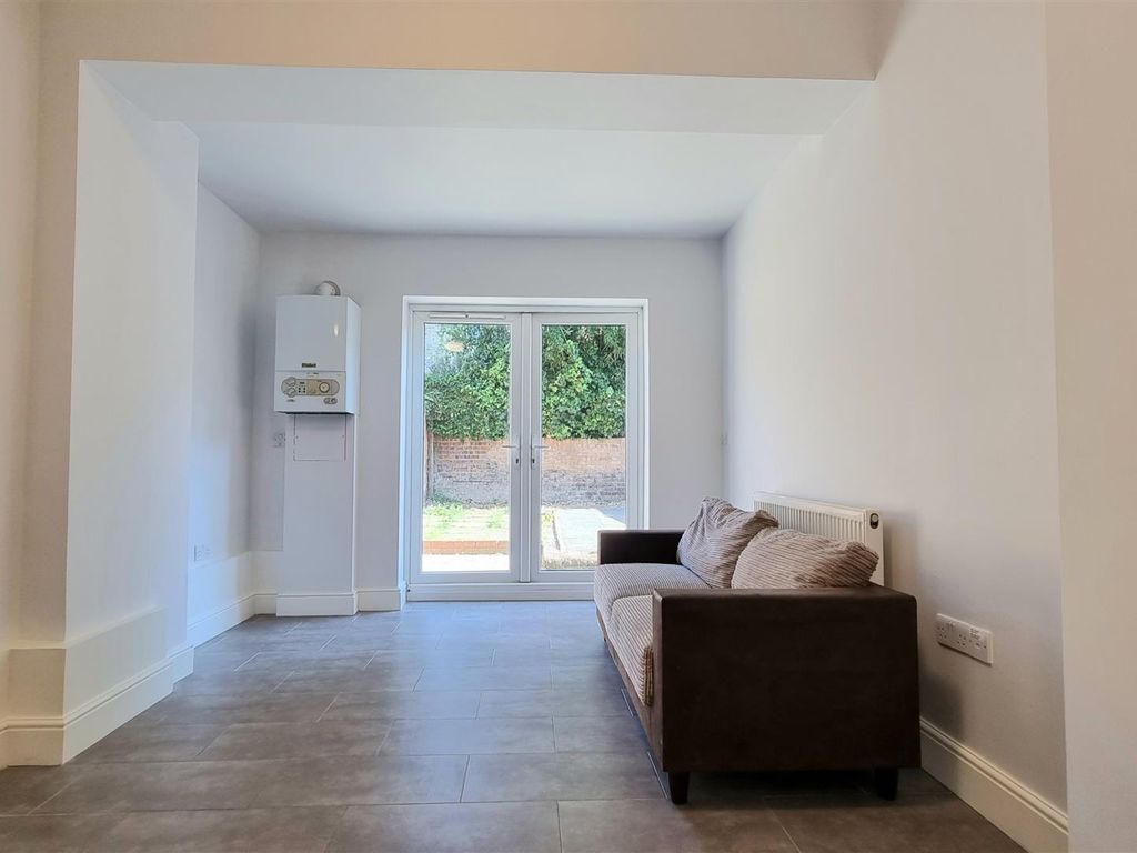 1 bed flat to rent in Blackstock Road, London N4, £1,500 pcm Zoopla
