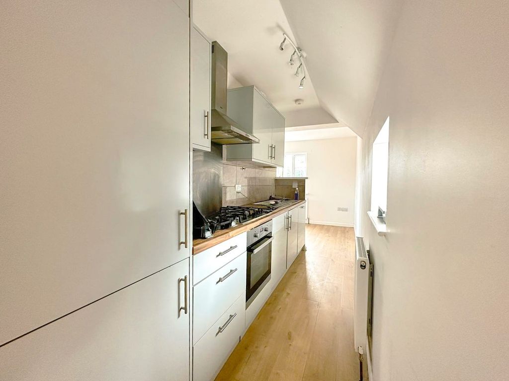 2 bed flat to rent in London Road, Sayers Common, Hassocks BN6 Zoopla