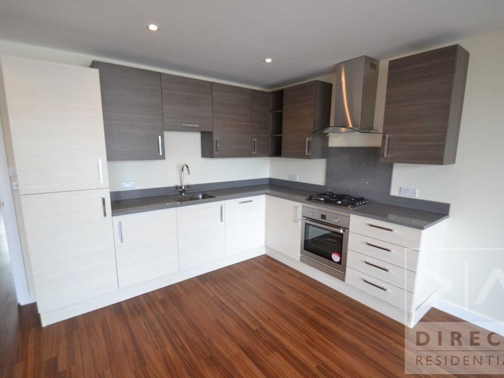2 bed flat to rent in West Street, Epsom KT18, £1,600 pcm Zoopla