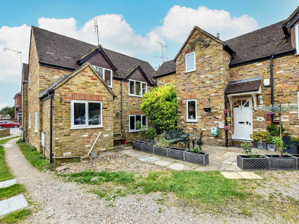 2 bed mews house for sale in Old Bakery Court, Iver SL0 Zoopla