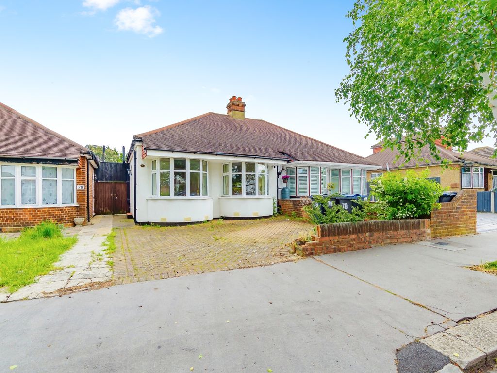 2 bed bungalow for sale in Gladeside, Croydon CR0, £450,000 Zoopla