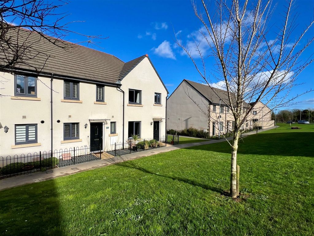 2 bed terraced house for sale in Church Walk, Falmouth TR11, £270,000