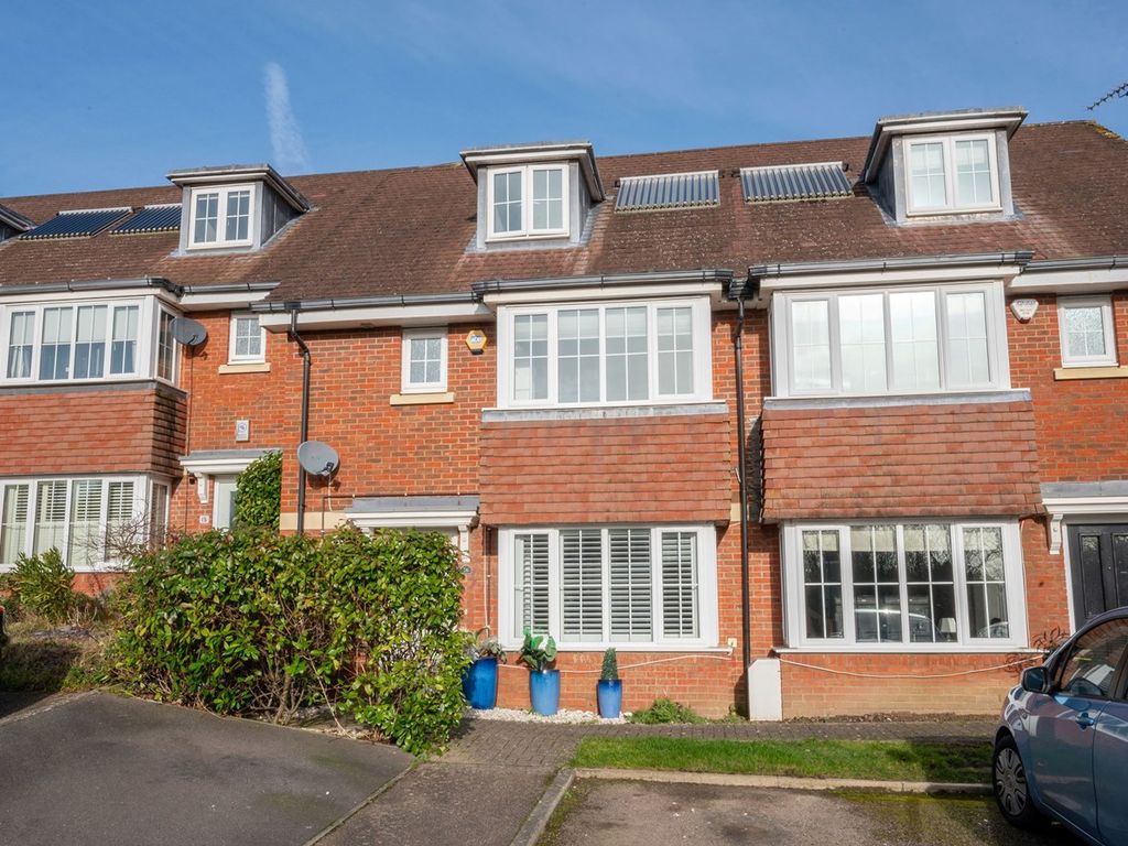 4 bed terraced house for sale in Woodfield Close, Coulsdon CR5, £