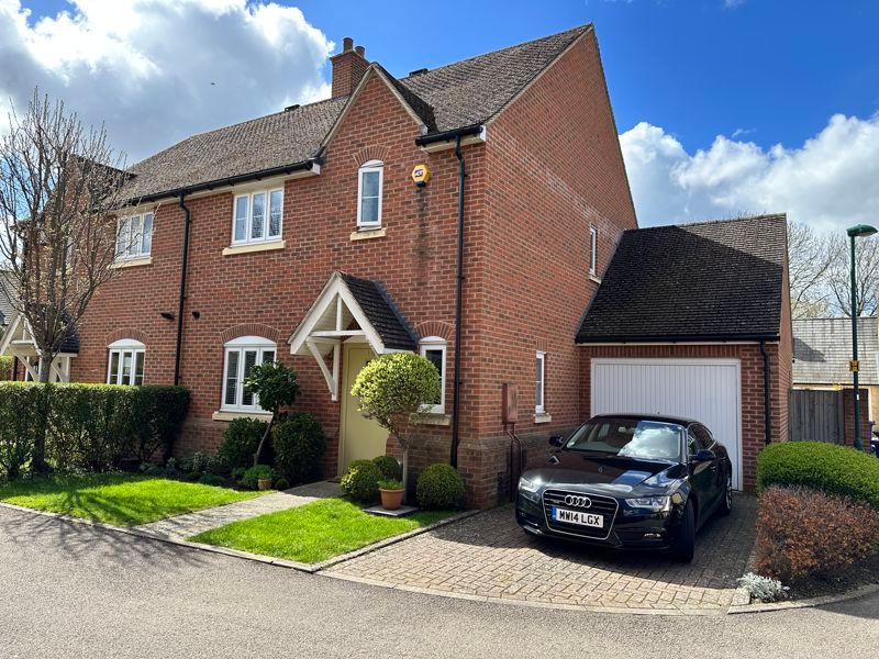 3 bed semidetached house to rent in Pixey Close, Yarnton, Kidlington