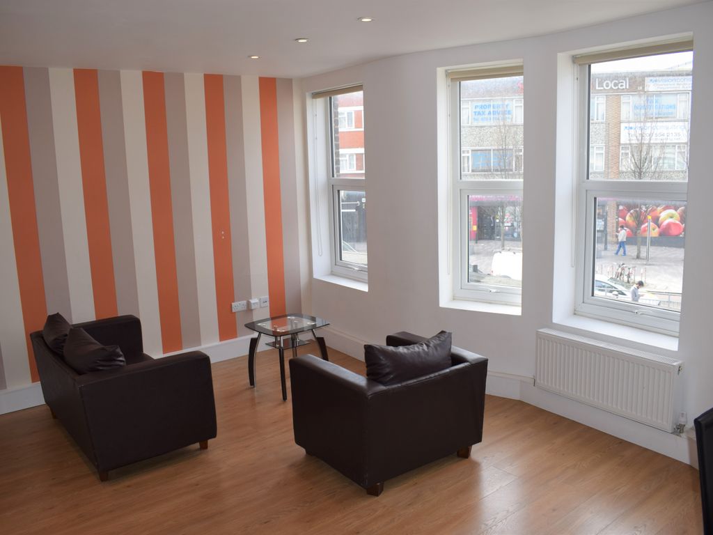1 bed flat to rent in Cranbrook Road, Ilford IG2, £1,400 pcm Zoopla
