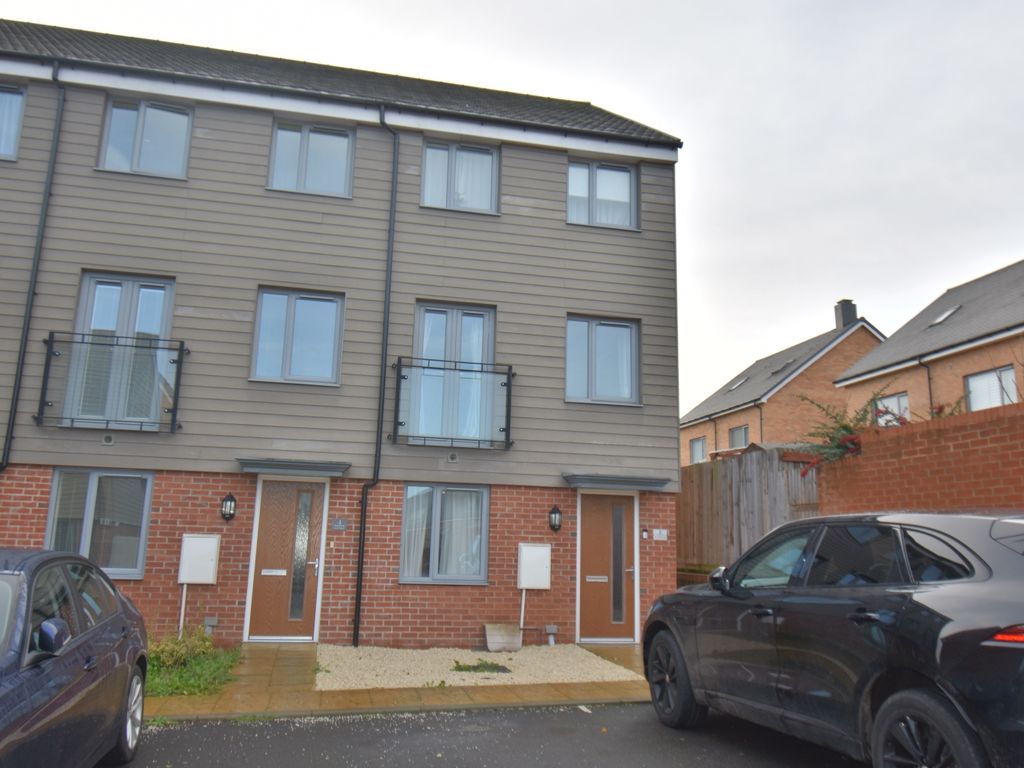 4 bed town house to rent in Allington Way, Swanley BR8, £2,200 pcm Zoopla
