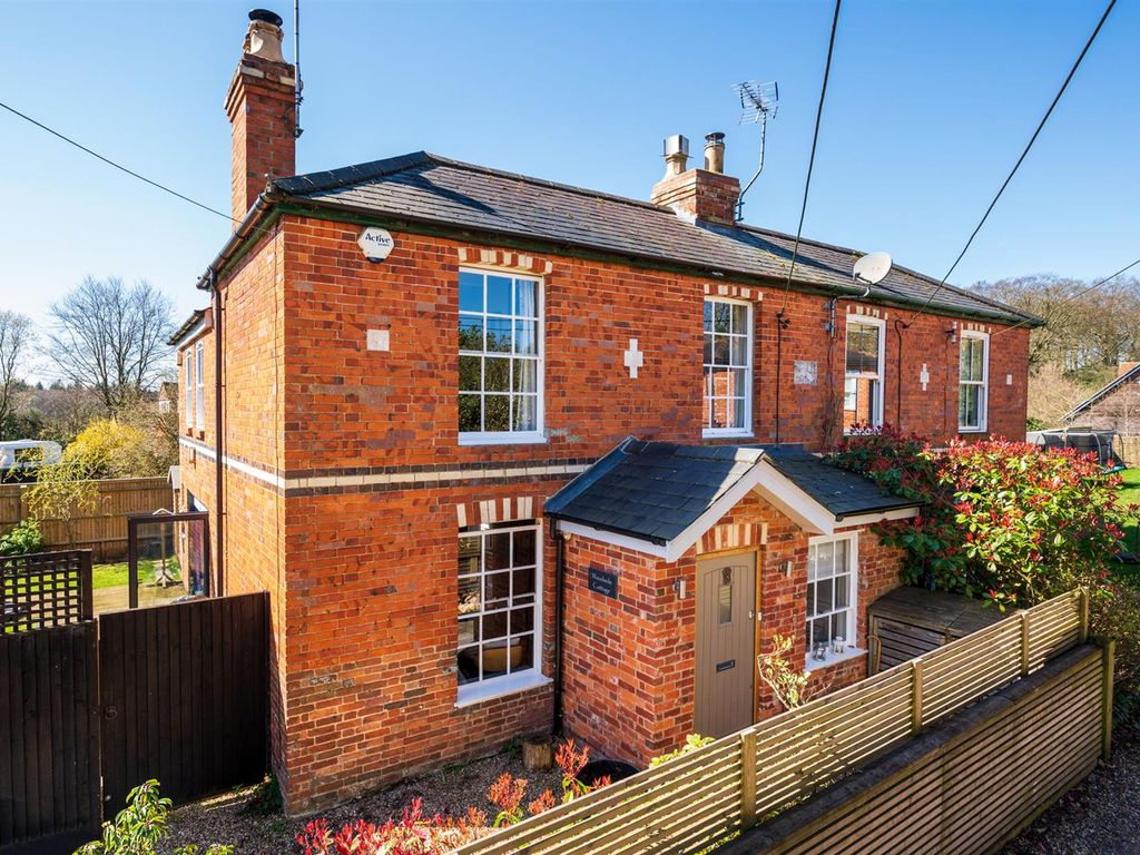 3 bed semidetached house for sale in School Lane, Stoke Row, HenleyOn