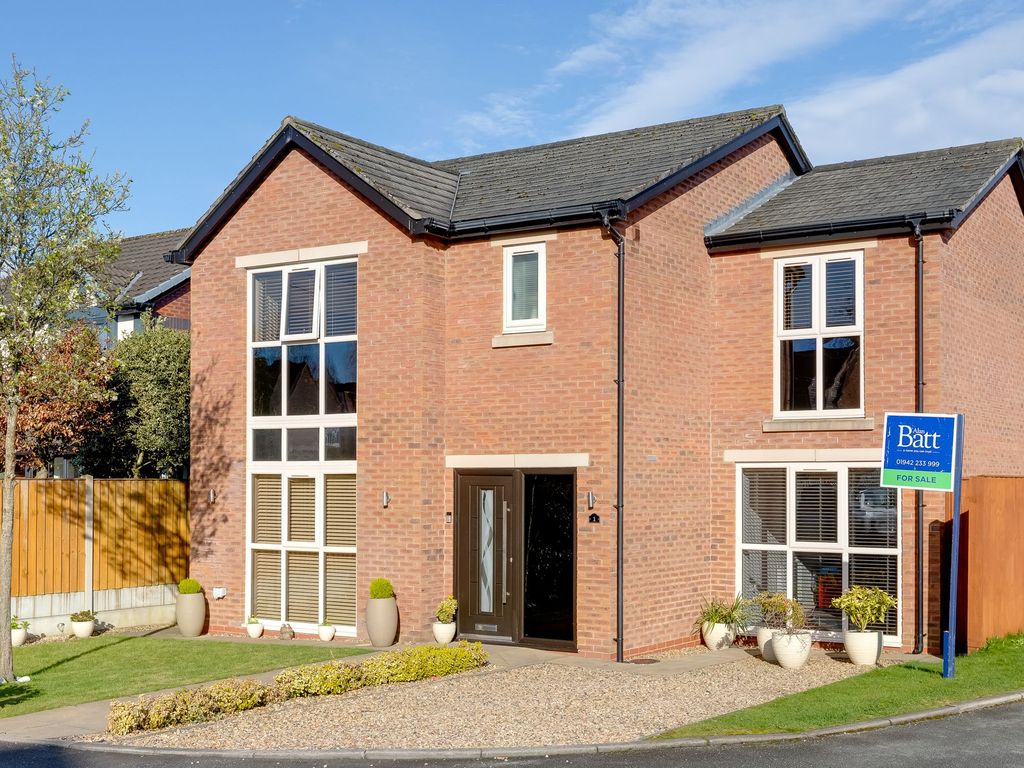 4 bed detached house for sale in Delphside Close, Orrell WN5, £450,000