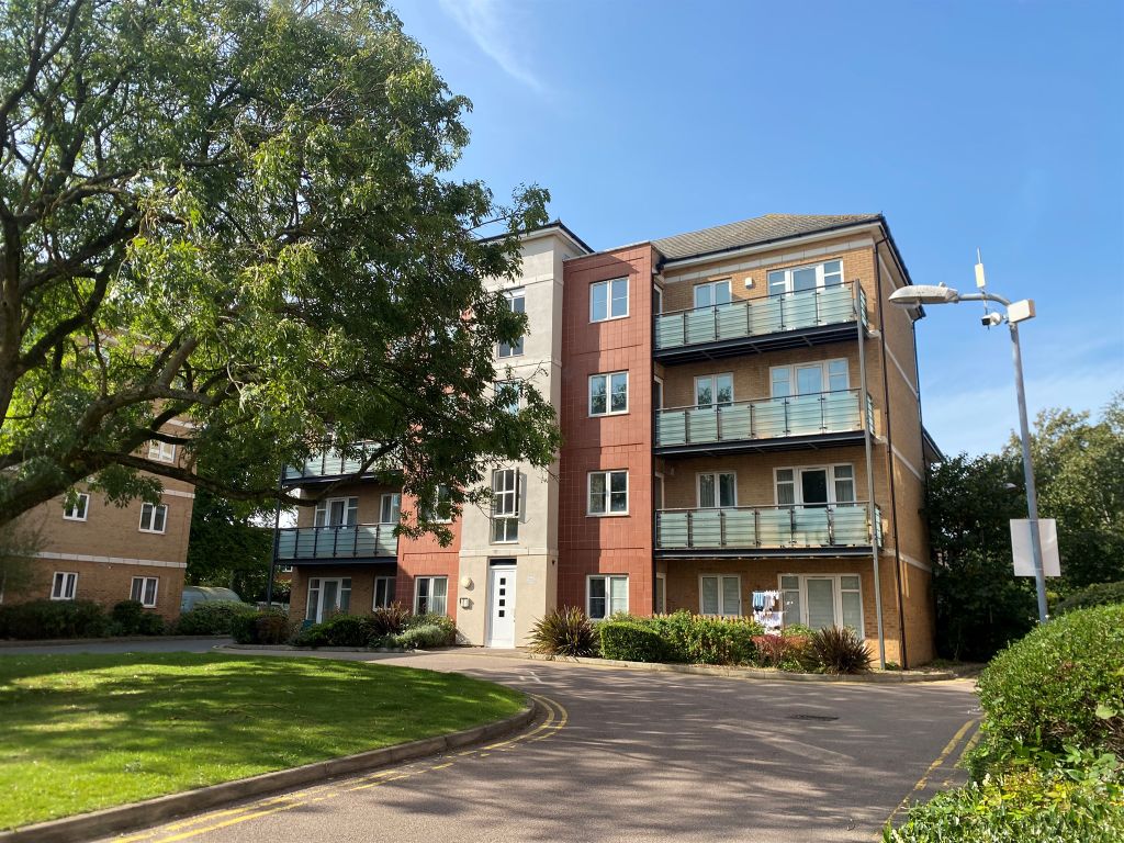 2 bed flat for sale in The Parklands, Dunstable LU5, £210,000 Zoopla