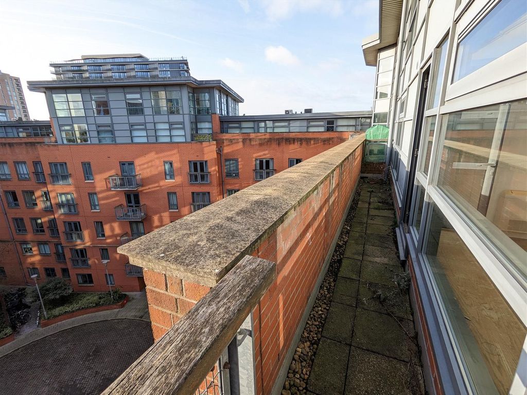 2 bed flat to rent in Mere House, Ellesmere Street, Castlefield
