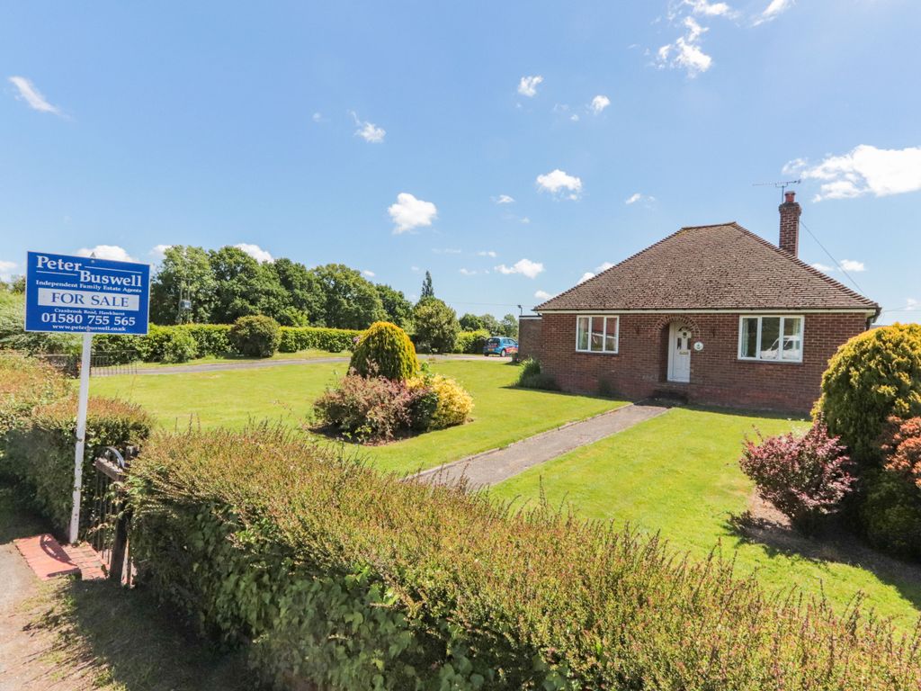 3 bed detached bungalow for sale in Rye Road, Sandhurst, Cranbrook TN18