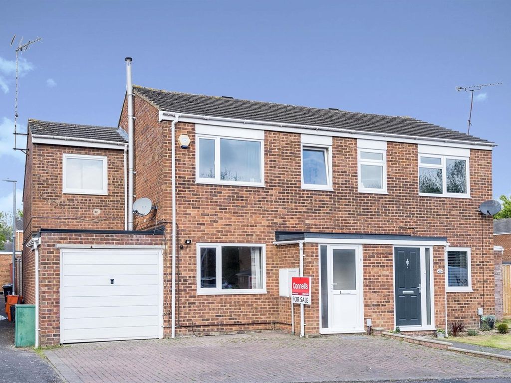 4 bed semidetached house for sale in Conisborough, Toothill, Swindon