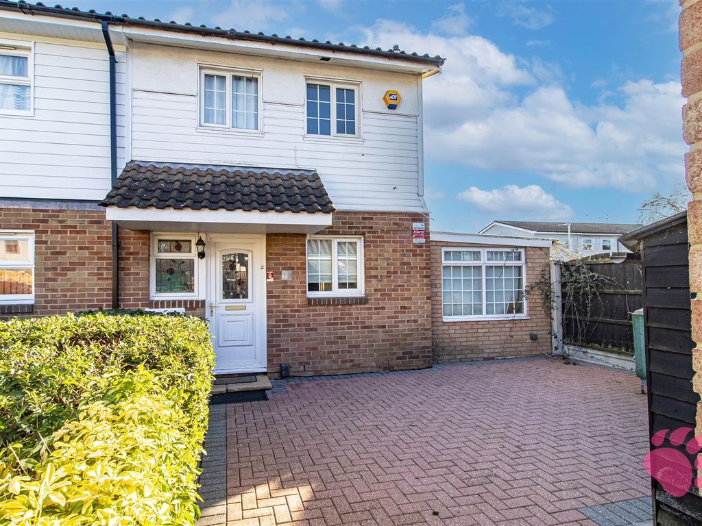 3 bed end terrace house for sale in Cockerell Close, Burnt Mills SS13