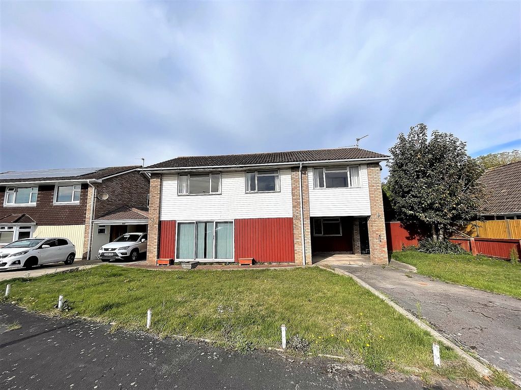 4 bed detached house for sale in Castle Lea, Caldicot NP26 Zoopla