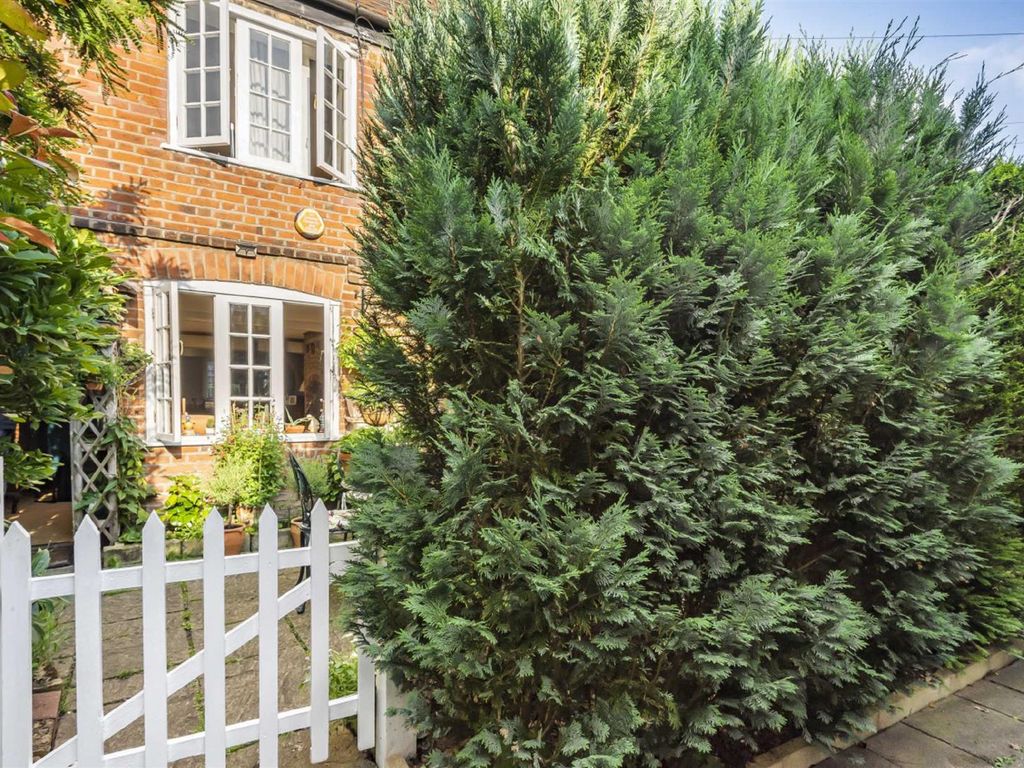 2 bed terraced house for sale in Totteridge Village, London N20, £