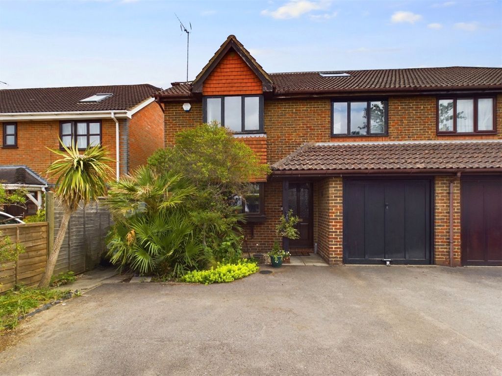 5 bed semidetached house for sale in Mytchett Road, Mytchett