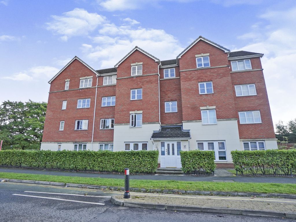 3 bed flat for sale in Manhattan Gardens, Boston Boulevard, Great