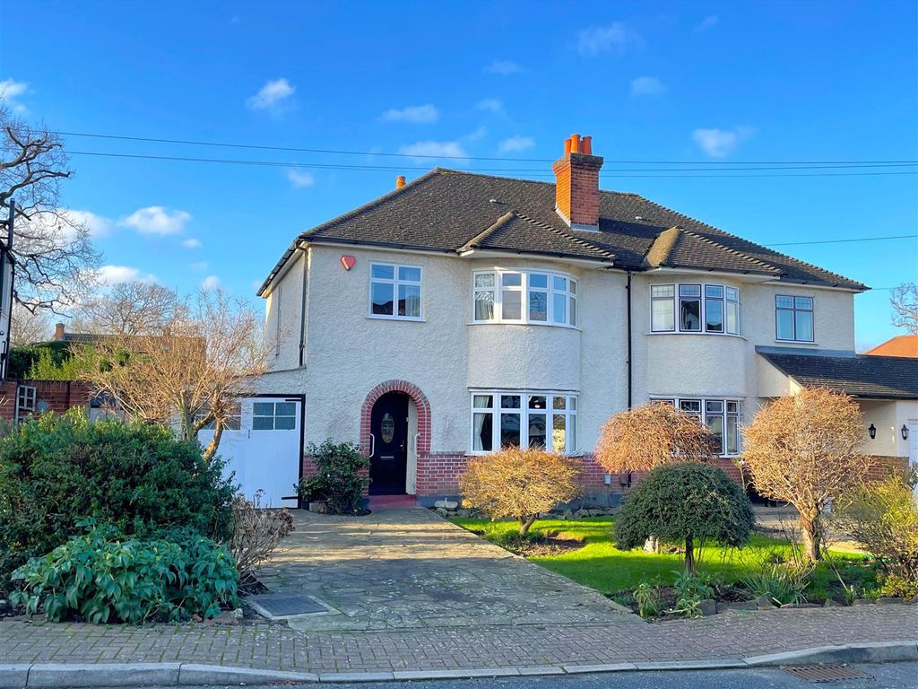 3 bed semidetached house for sale in Druids Way, Shortlands, Bromley