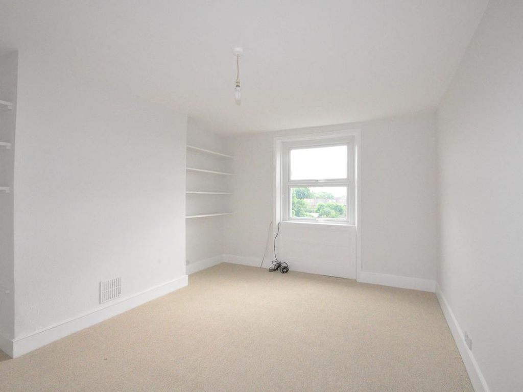 1 bed flat to rent in Uxbridge Road, London W12, £1,599 pcm Zoopla