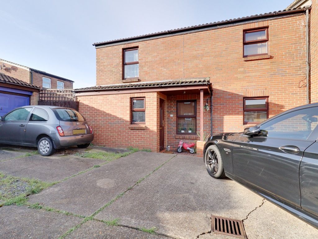 3 bed semidetached house for sale in Quarry Mews, PurfleetOnThames