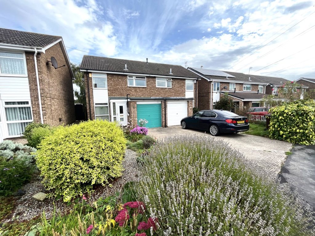 3 bed semidetached house for sale in Durkar Fields, Durkar, Wakefield