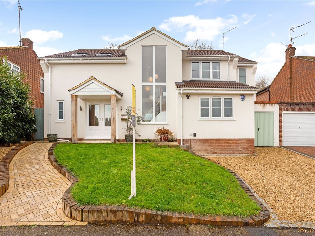4 bed detached house for sale in Highfield Park, Marlow