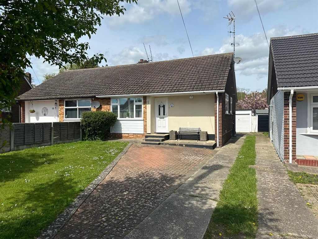 2 bed semidetached bungalow for sale in Arnolds Close, Hutton