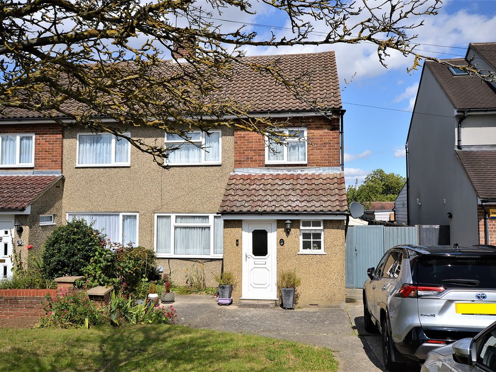 3 bed semidetached house for sale in Gloucester Avenue, Chelmsford CM2