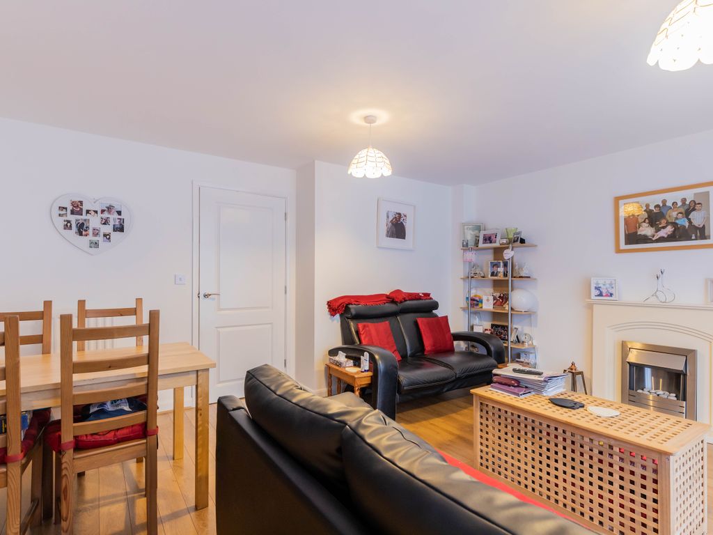 2 bed property for sale in Elderberry Road, Aylesbury HP18, £150,000