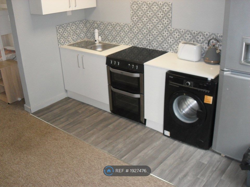 1 bed flat to rent in Stoke On Trent, Stoke On Trent ST6, £550 pcm Zoopla