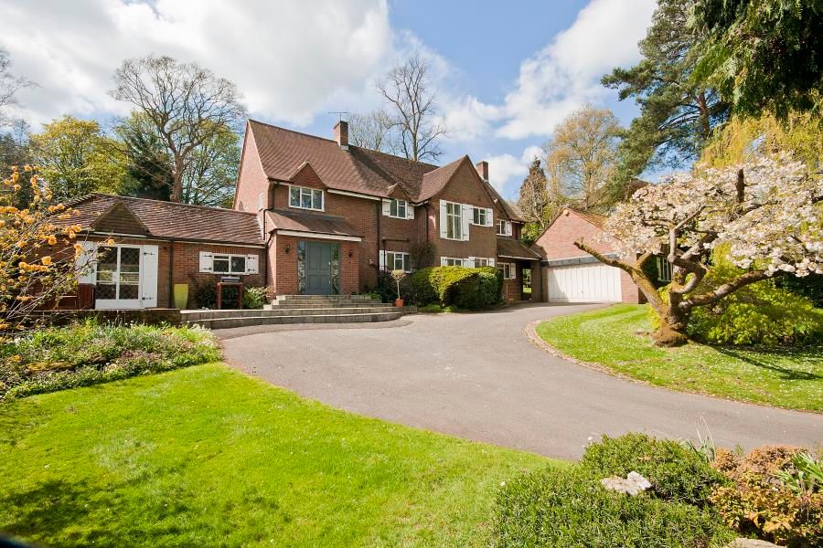 4 bed detached house to rent in Troutstream Way, Loudwater