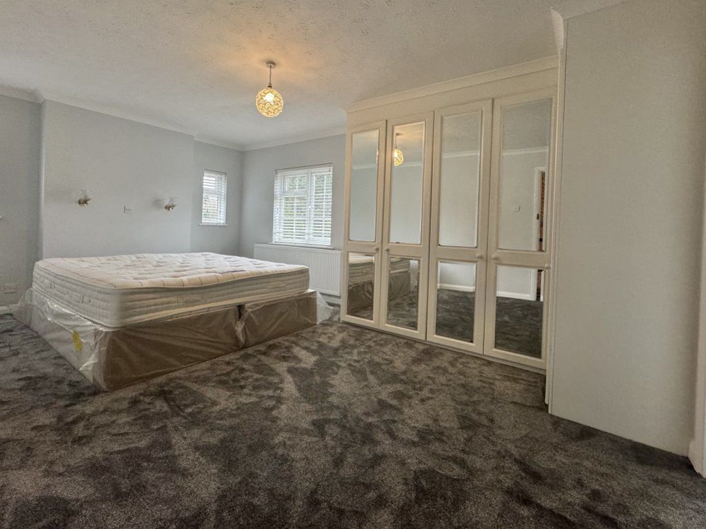 2 bed property to rent in Crowpiece Lane, Farnham Royal, Slough SL2, £