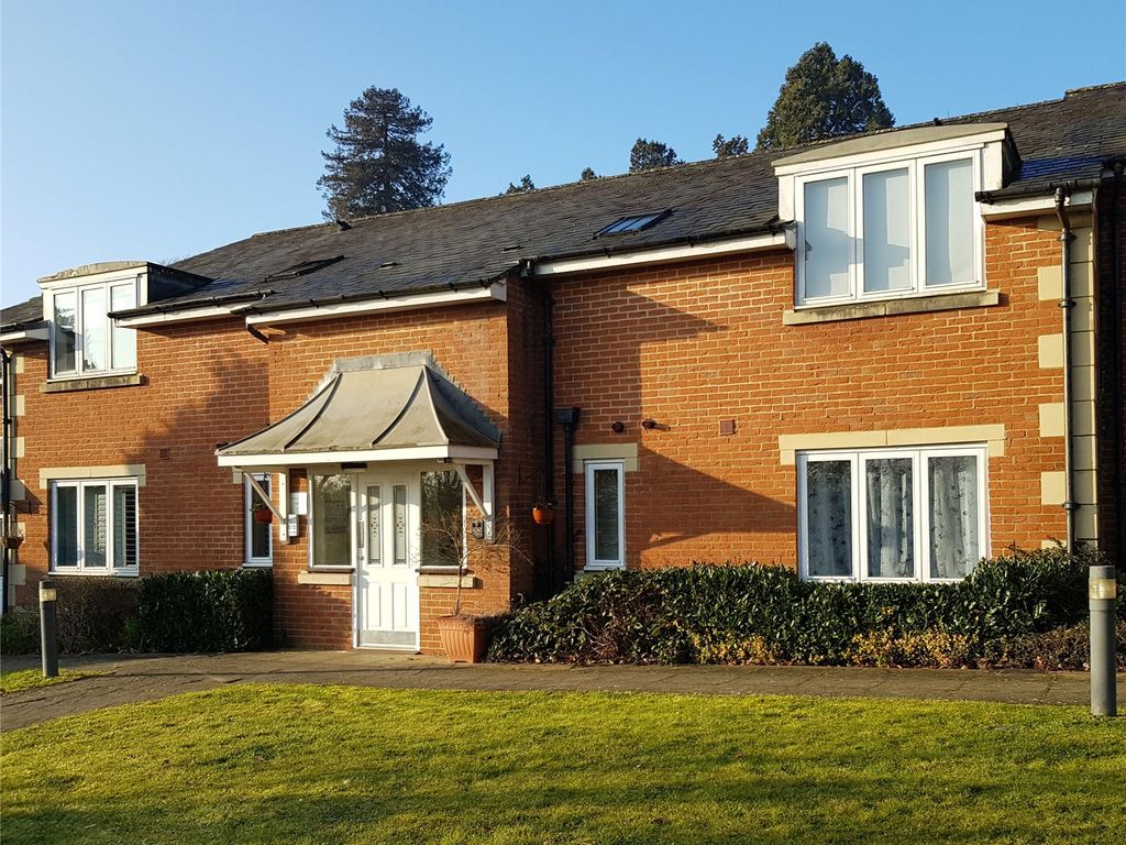 2 bed flat for sale in Gatehouse Lodge, Royal Earlswood Park, Redhill