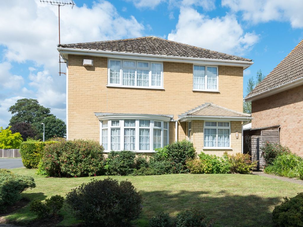 3 bed detached house for sale in Delacourt Close, Cliffsend CT12, £