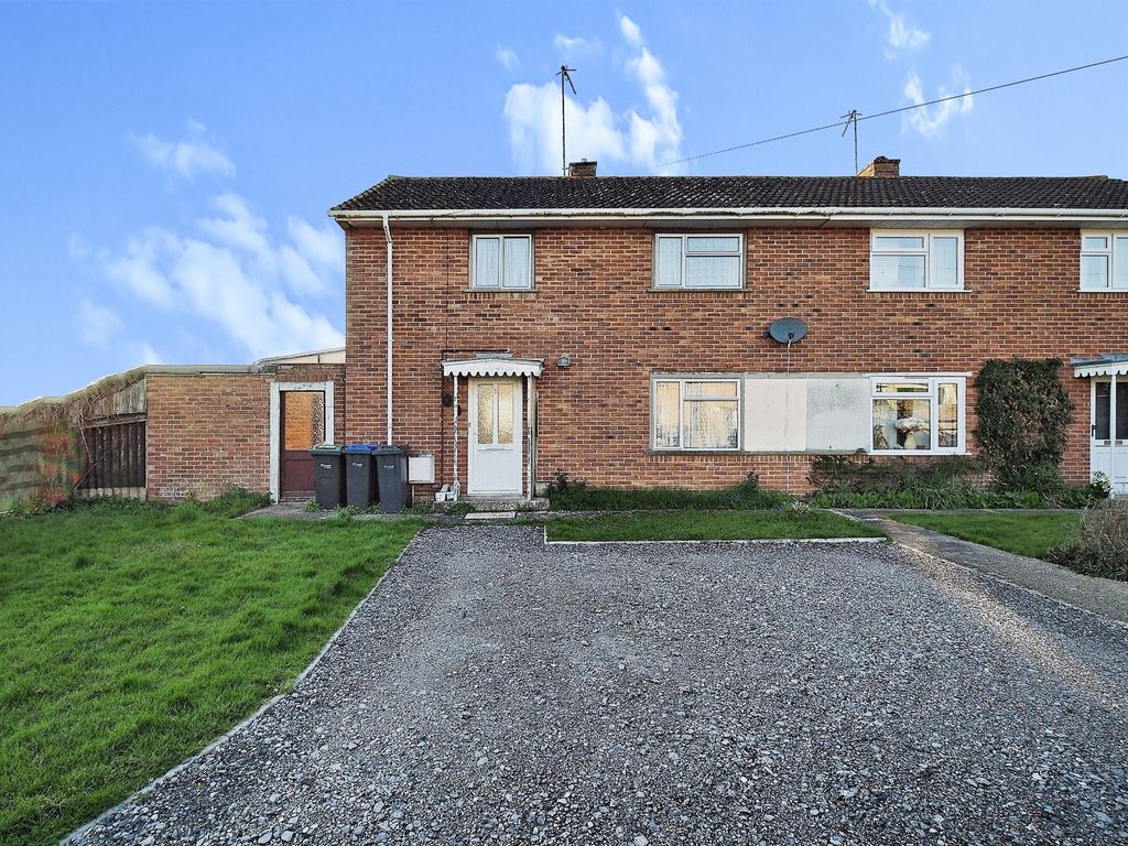 3 bed semidetached house for sale in Avon Meadow, Downton, Salisbury
