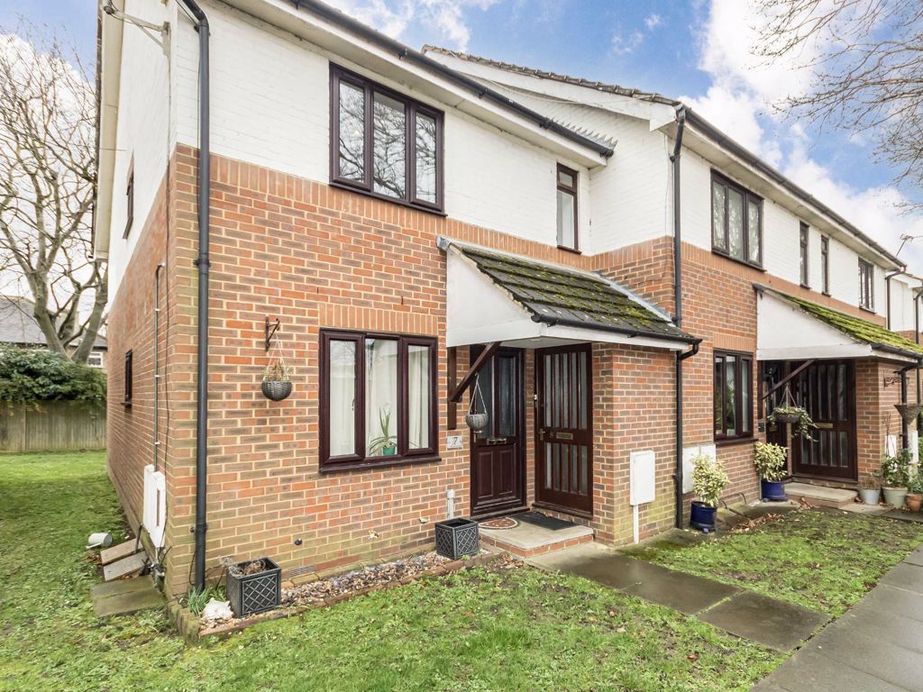 1 bed flat to rent in Melford Close, Chessington KT9 Zoopla