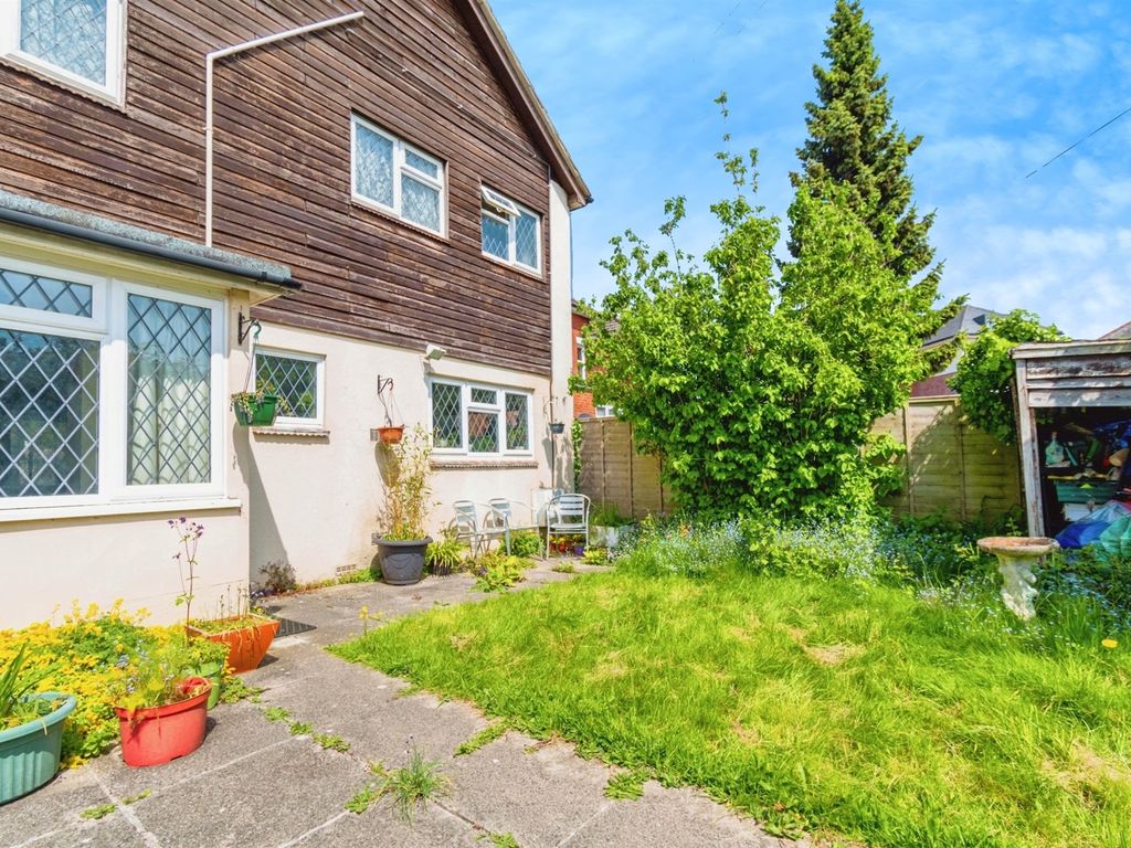 3 bed detached house for sale in Regents Park Road, Southampton SO15, £