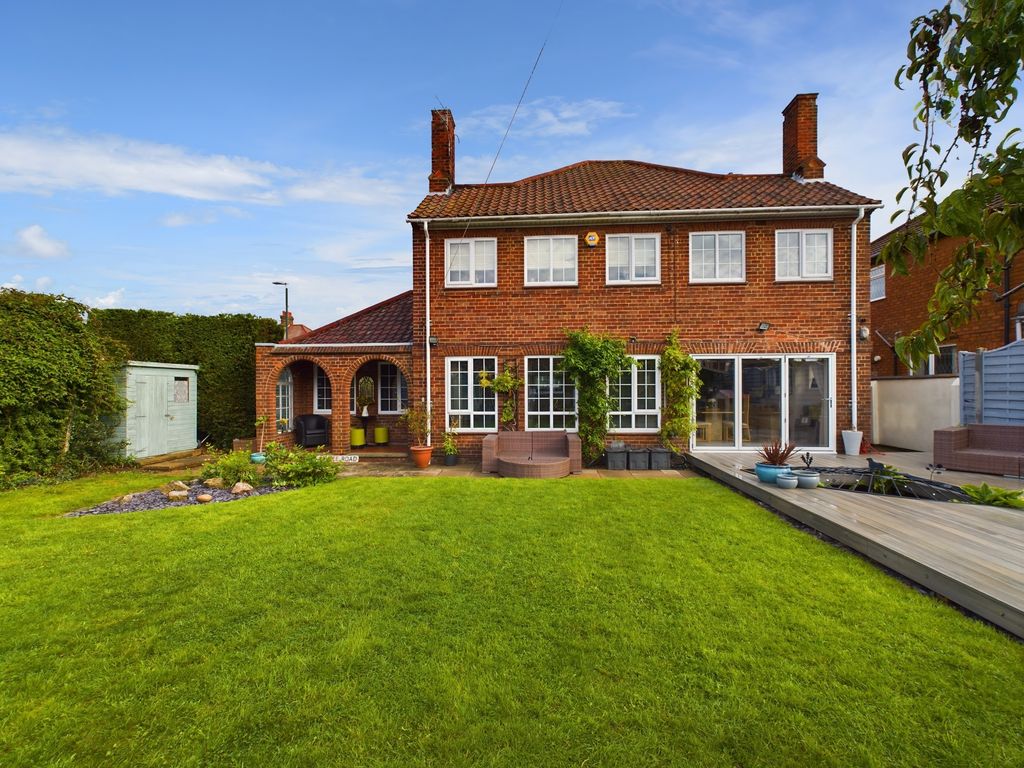 3 bed detached house for sale in Queen Mary Avenue, Cleethorpes DN35, £