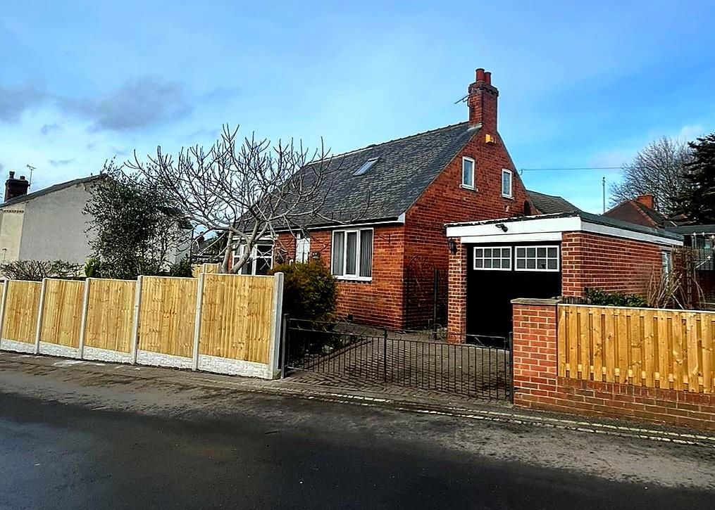 4 bed detached bungalow to rent in West Road, Mexborough S64, £795 pcm