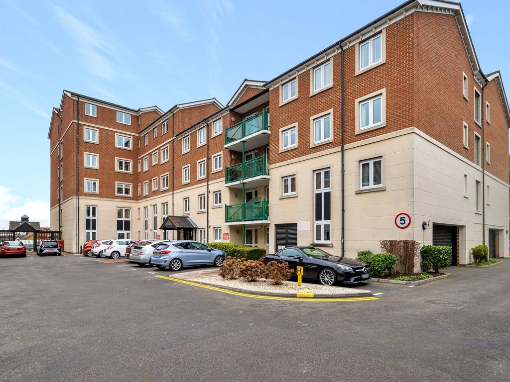 1 bed flat for sale in Hamlet Court Road, Montague Court SS0, £120,000