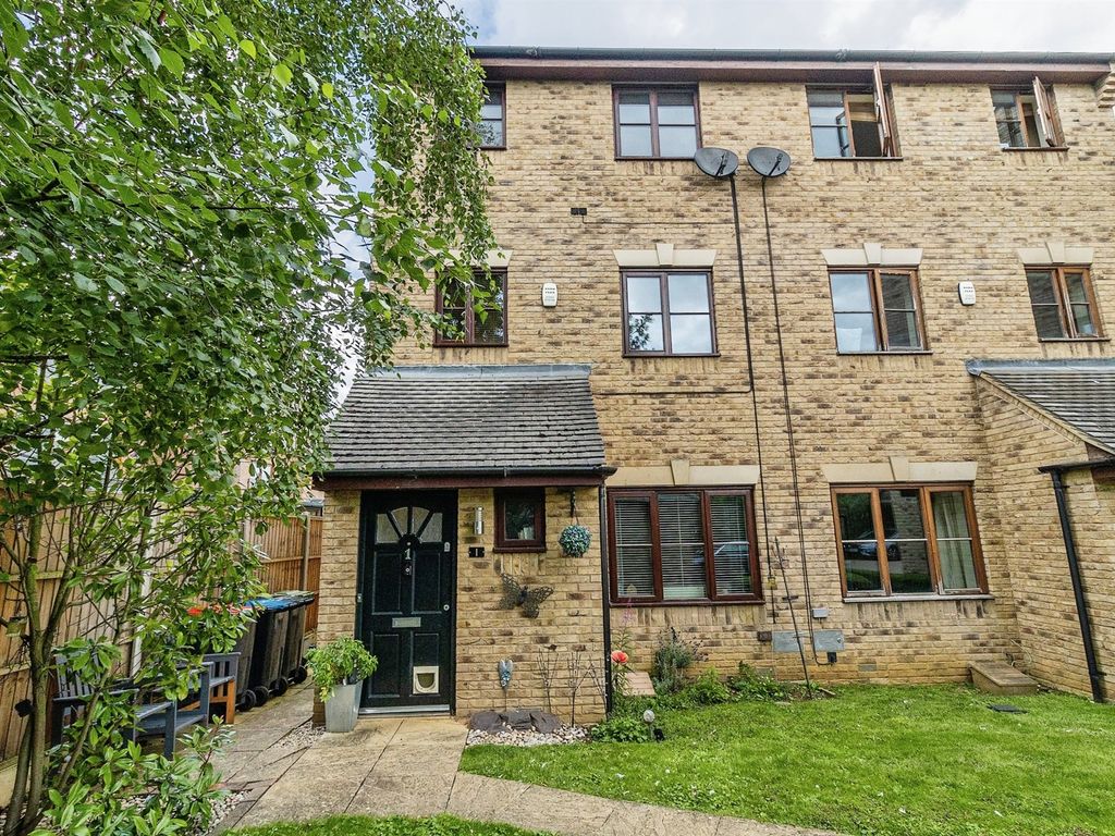 5 bed semidetached house for sale in Perivale, Monkston Park, Milton