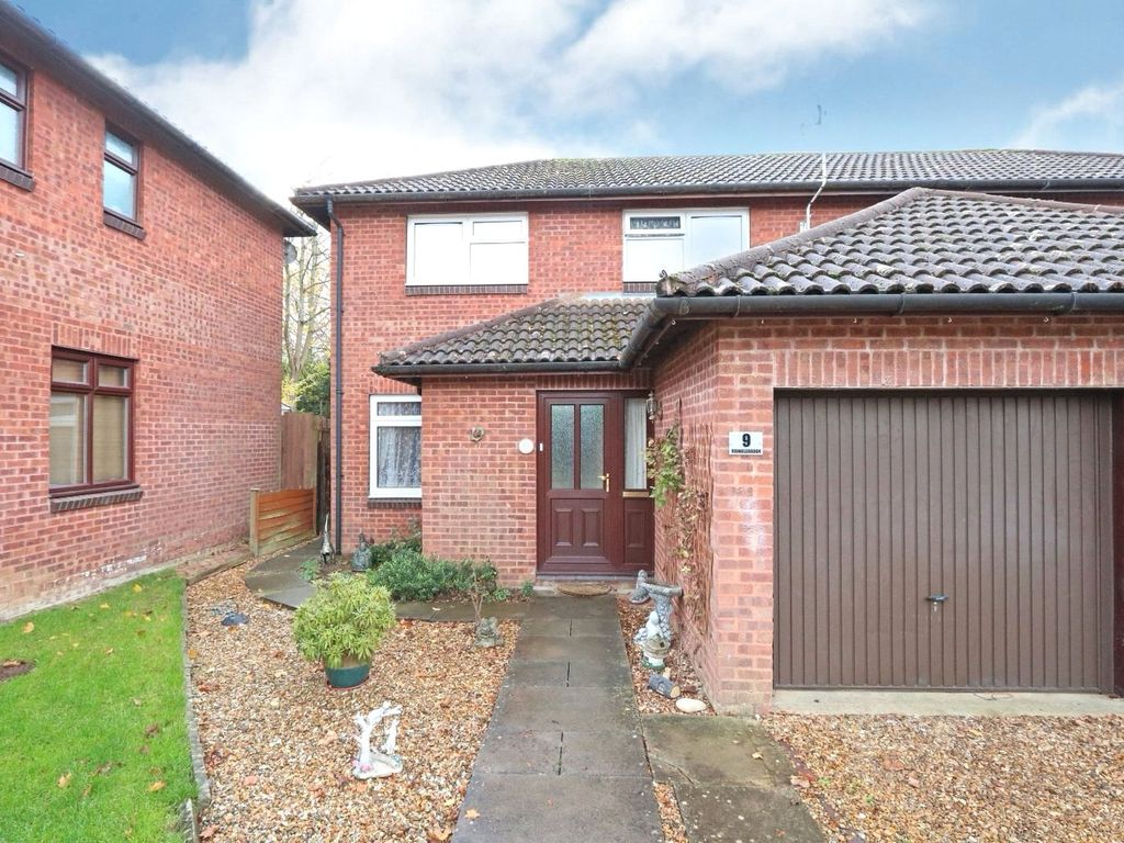 3 bed semidetached house for sale in Brindlebrook, Two Mile Ash