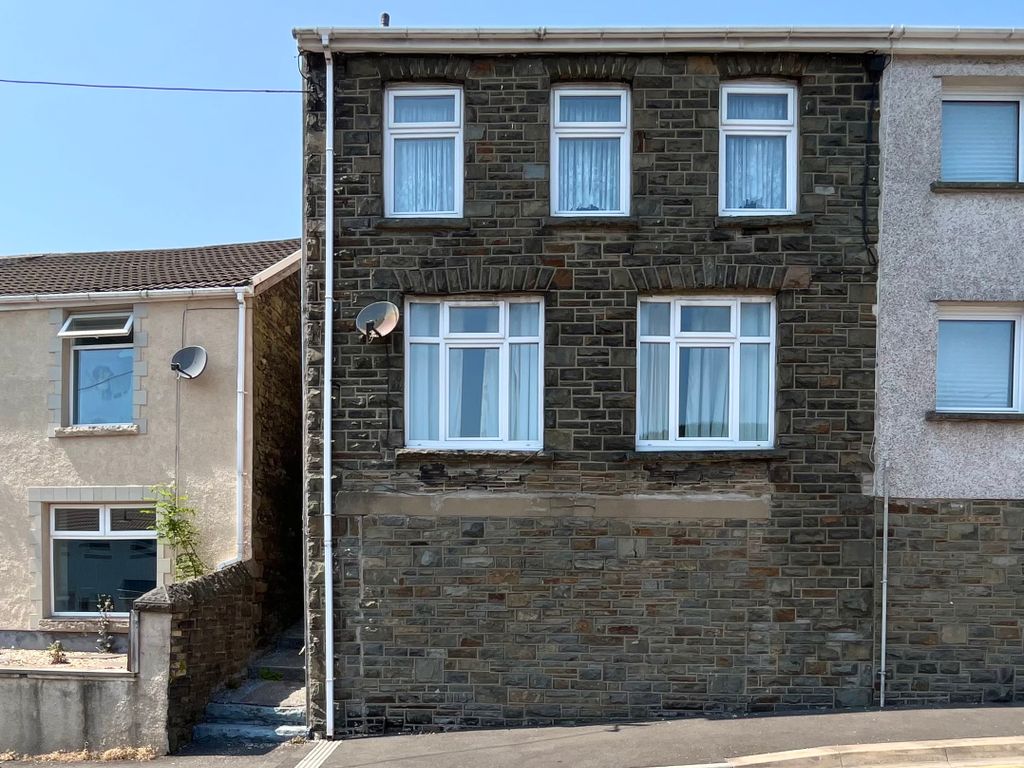 3 bed semidetached house for sale in Glanaman Road, Cwmaman, Aberdare
