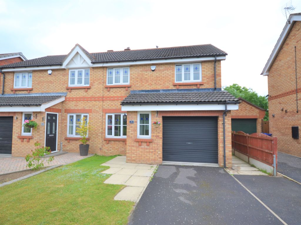 3 bed semidetached house to rent in Shuttleworth Close, Rossington